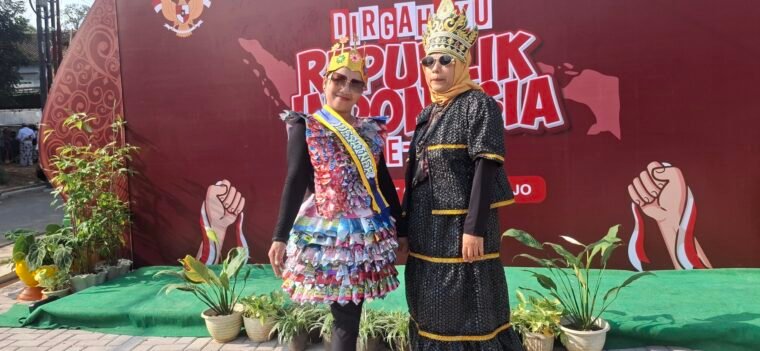 Unik! Upacara HUT ke-81 RI di Kampung Gang Presiden Puntan: Dari Kostum Daur Ulang Sampah hingga Eksistensi "Emak-Emak"