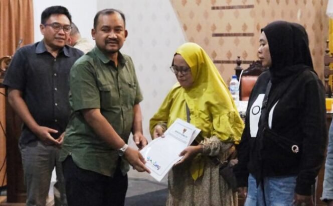 
					Pemkab Berikan Bantuan Pedagang Terdampak Kebakaran Pasar Pagi