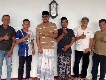 Anggota komisi B DPRD kabupaten Pemalang, Fahmidh Dhuha, SM MM  sarasehan santai dengan jajaran Pimpinan Ranting GP Ansor Desa Danasari di serambi rumah Aspirasi Fahmidh Dhuha pada Minggu (4/1/26) .