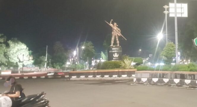 
					Patung Pejuang Bambu Runcing KORPRI Kabupaten Pemalang Tetap Kokoh, Simbol Keberanian yang Tak Lekang oleh Waktu
