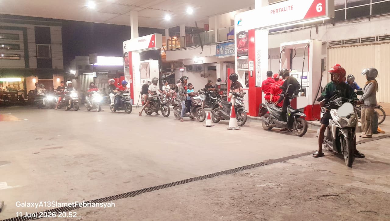 Harga Pertamax Naik Jadi Rp16.250, Antrean Pertalite di SPBU Pemalang Semakin Padat