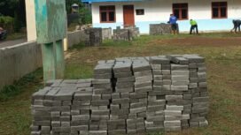 BRI Peduli Realisasikan CSR Pavingisasi Halaman MDT Riyadlatul Uqul Pakembaran