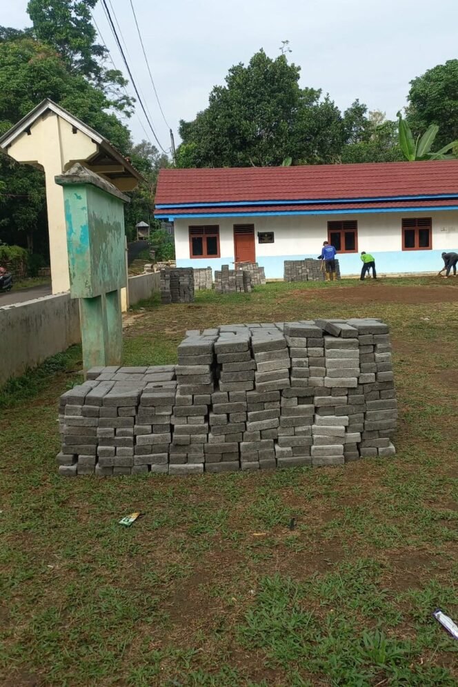 
					BRI Peduli Realisasikan CSR Pavingisasi Halaman MDT Riyadlatul Uqul Pakembaran