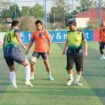 Bupati Pemalang Anom Widiyantoro bersama jajaran pejabat daerah mengikuti pertandingan mini soccer di Lapangan BBM Mini Soccer Banjardawa, Minggu (19/7/2026)