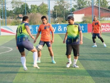 Bupati Pemalang Anom Widiyantoro bersama jajaran pejabat daerah mengikuti pertandingan mini soccer di Lapangan BBM Mini Soccer Banjardawa, Minggu (19/7/2026)