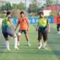 Bupati Pemalang Anom Widiyantoro bersama jajaran pejabat daerah mengikuti pertandingan mini soccer di Lapangan BBM Mini Soccer Banjardawa, Minggu (19/7/2026)
