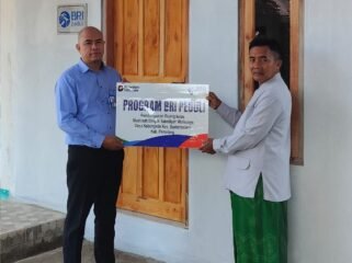Penyerahan bantuan secara simbolis dilakukan oleh Rahman Hakim, selaku Supervisor Penunjang Operasional (SPO) BRI Cabang Pemalang, kepada Kepala MDA Walisongo Desa Kebongede, Mustofa, pada Senin (29/6/2026).