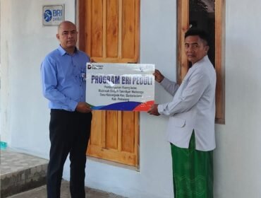 Penyerahan bantuan secara simbolis dilakukan oleh Rahman Hakim, selaku Supervisor Penunjang Operasional (SPO) BRI Cabang Pemalang, kepada Kepala MDA Walisongo Desa Kebongede, Mustofa, pada Senin (29/6/2026).