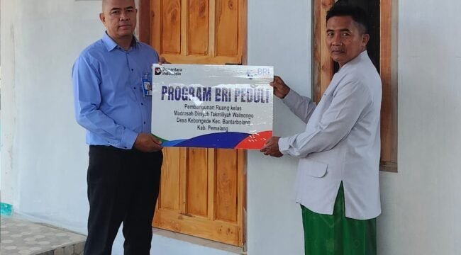 Penyerahan bantuan secara simbolis dilakukan oleh Rahman Hakim, selaku Supervisor Penunjang Operasional (SPO) BRI Cabang Pemalang, kepada Kepala MDA Walisongo Desa Kebongede, Mustofa, pada Senin (29/6/2026).