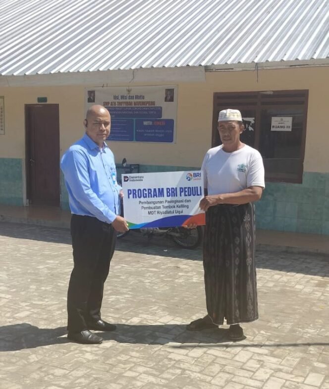 
					Rahman Hakim selaku Supervisor Penunjang Operasional (SPO) BRI Branch Office Pemalang kepada Kepala MDA Rodliyatul Uqul, Sokhekhudin, pada Senin (29/6/2026).