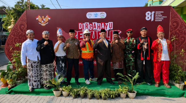 Unik! Upacara HUT ke-81 RI di Kampung Gang Presiden Puntan: Dari Kostum Daur Ulang Sampah hingga Eksistensi 