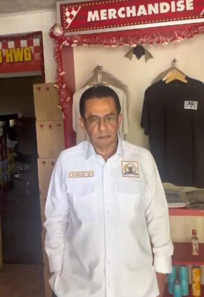 
					Anggota Komisi VI DPR RI, Rizal Bawazier, mendatangi Outlet HWG yang terletak di jalur Pantura Ampelgading, Kabupaten Pemalang
