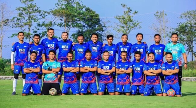 Jaga Kebugaran dan Kekompakan, Karyawan BRI Pemalang Main Sepak Bola Bersama di Sragi