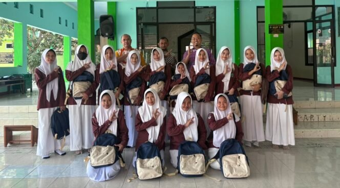 
					Peduli Pendidikan, YBM BRI Pemalang Salurkan Bantuan Sekolah untuk 40 Siswa Kurang Mampu
